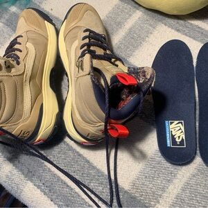 Women’s Size 8.5 VANS UltraRange MTE Hiking Boots w/ Removable UltraCush Insoles
